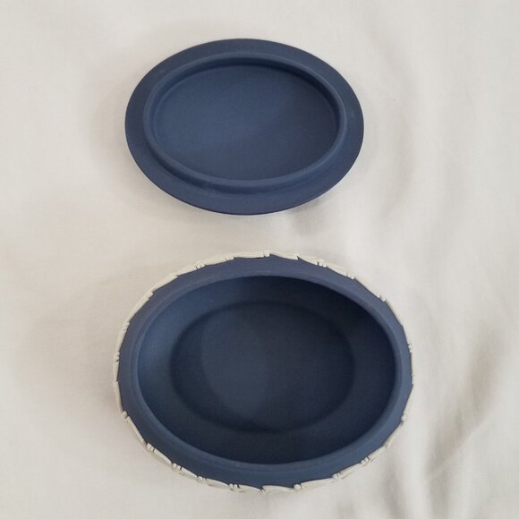 Wedgwood Jasperware Portland Blue Oval Trinket Box 4x3x2" Greek Mythology - Picture 9 of 16